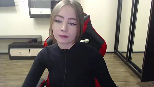 Laralianna online show from 01/04/25, 05:58