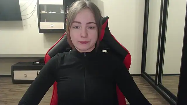 Laralianna online show from 02/07/25, 06:13