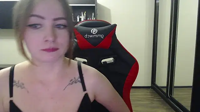 Laralianna online show from 02/18/25, 03:43