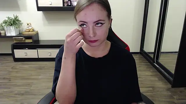 Laralianna online show from 09/21/25, 10:17