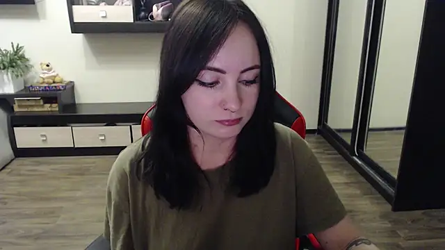 Laralianna online show from 10/10/25, 05:01