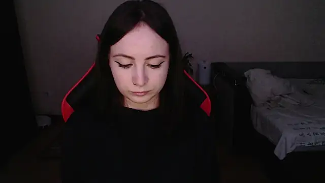 Laralianna online show from 11/10/25, 12:20