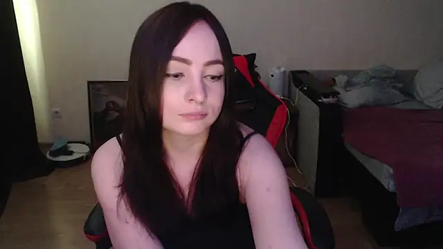 Snapshot of Laralianna chatting on 03/18/26, 09:56 Laralianna online show from 03/18/26, 09:56