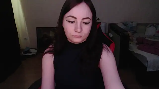 Snapshot of Laralianna chatting on 03/26/26, 02:00 Laralianna online show from 03/26/26, 02:00