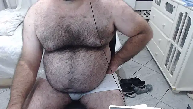 Snapshot of MysterBearMG chatting on 02/05/25, 12:31 MysterBearMG online show from 02/05/25, 12:31