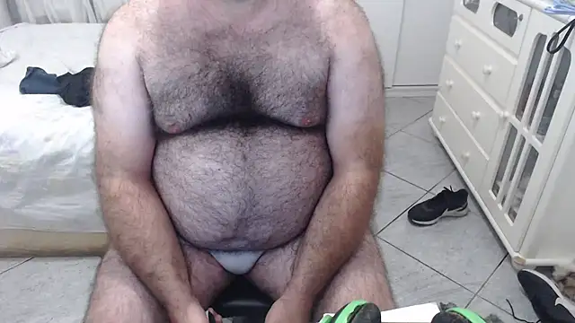 Snapshot of MysterBearMG chatting on 02/06/25, 02:00 MysterBearMG online show from 02/06/25, 02:00