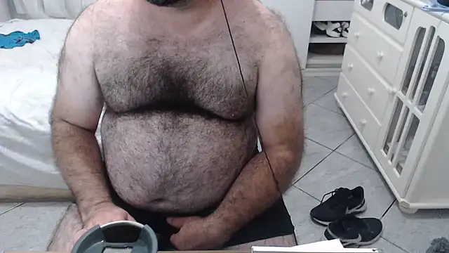 Snapshot of MysterBearMG chatting on 02/10/25, 02:52 MysterBearMG online show from 02/10/25, 02:52