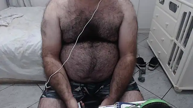 Snapshot of MysterBearMG chatting on 02/14/25, 11:31 MysterBearMG online show from 02/14/25, 11:31