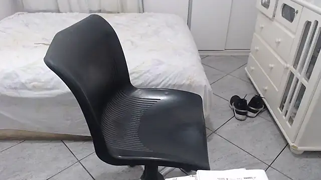 Snapshot of MysterBearMG chatting on 02/15/25, 10:52 MysterBearMG online show from 02/15/25, 10:52