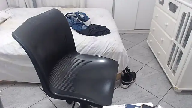 Snapshot of MysterBearMG chatting on 02/21/25, 11:10 MysterBearMG online show from 02/21/25, 11:10