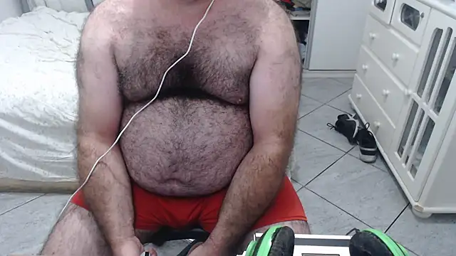 Snapshot of MysterBearMG chatting on 03/04/25, 12:29 MysterBearMG online show from 03/04/25, 12:29