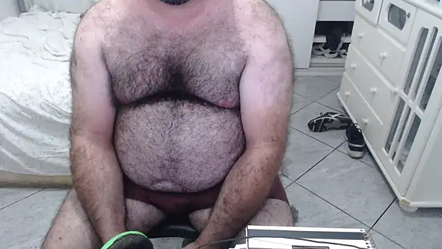 Snapshot of MysterBearMG chatting on 03/05/25, 01:52 MysterBearMG online show from 03/05/25, 01:52