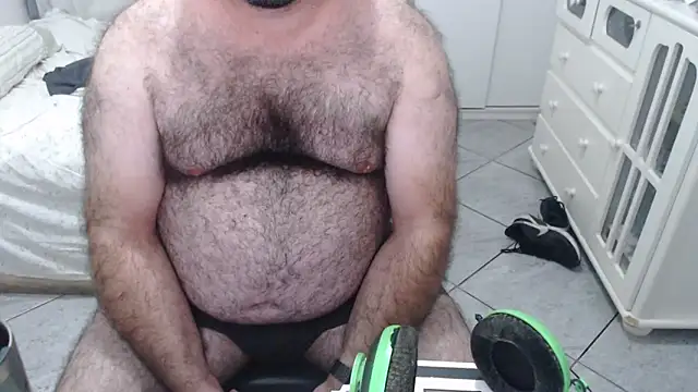 Snapshot of MysterBearMG chatting on 03/06/25, 02:19 MysterBearMG online show from 03/06/25, 02:19