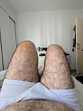 Snapshot of MysterBearMG chatting on 09/13/25, 01:33 MysterBearMG online show from 09/13/25, 01:33