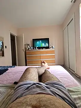 Snapshot of MysterBearMG chatting on 11/15/25, 04:25 MysterBearMG online show from 11/15/25, 04:25