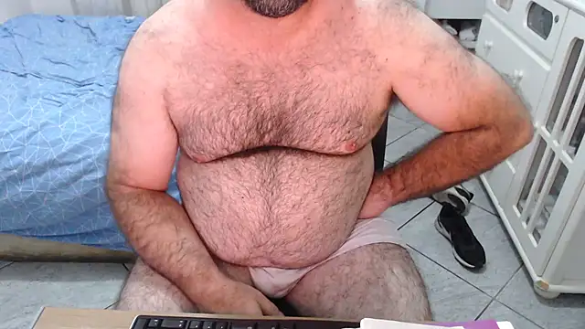 Snapshot of MysterBearMG chatting on 12/14/25, 10:58 MysterBearMG online show from 12/14/25, 10:58