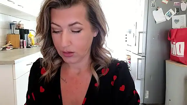 Snapshot of TessToy chatting on 04/09/26, 07:36 TessToy online show from 04/09/26, 07:36