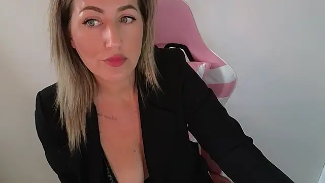 Snapshot of TessToy chatting on 04/13/26, 10:32 TessToy online show from 04/13/26, 10:32