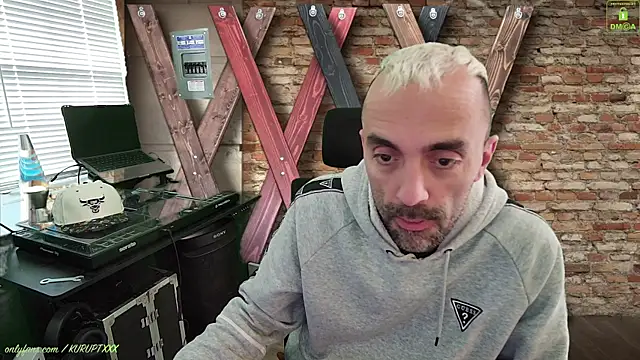 Snapshot of kuruptxxx_live chatting on 01/16/25, 08:03 kuruptxxx live online show from 01/16/25, 08:03