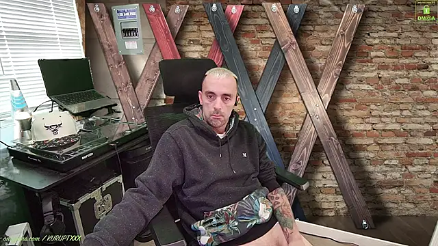 Snapshot of kuruptxxx_live chatting on 01/18/25, 05:37 kuruptxxx live online show from 01/18/25, 05:37