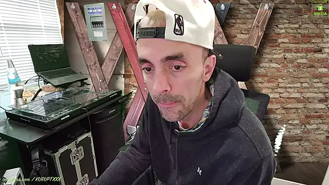 Snapshot of kuruptxxx_live chatting on 01/18/25, 08:51 kuruptxxx live online show from 01/18/25, 08:51