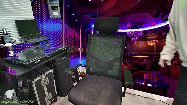 Snapshot of kuruptxxx_live chatting on 01/20/25, 10:26 kuruptxxx live online show from 01/20/25, 10:26