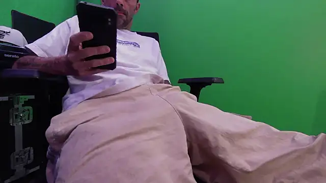 Snapshot of kuruptxxx_live chatting on 03/10/25, 07:50 kuruptxxx live online show from 03/10/25, 07:50