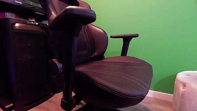 Snapshot of kuruptxxx_live chatting on 10/21/25, 05:46 kuruptxxx live online show from 10/21/25, 05:46