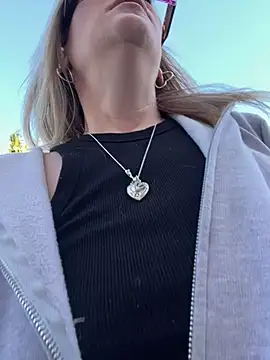 Snapshot of Lexi_Shocker chatting on 03/19/25, 02:48 Lexi Shocker online show from 03/19/25, 02:48