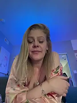 Snapshot of Lexi_Shocker chatting on 03/21/25, 05:02 Lexi Shocker online show from 03/21/25, 05:02