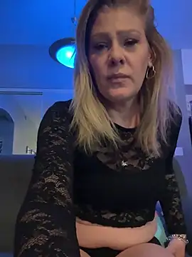 Snapshot of Lexi_Shocker chatting on 03/22/25, 03:09 Lexi Shocker online show from 03/22/25, 03:09