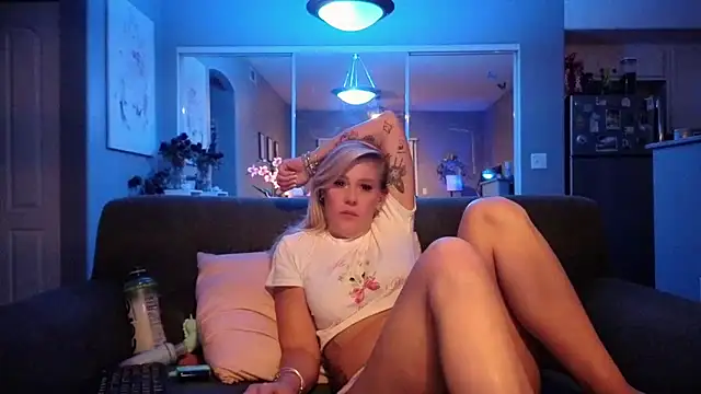 Snapshot of Lexi_Shocker chatting on 09/10/25, 06:24 Lexi Shocker online show from 09/10/25, 06:24