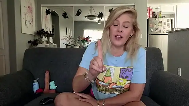 Snapshot of Lexi_Shocker chatting on 09/20/25, 05:47 Lexi Shocker online show from 09/20/25, 05:47