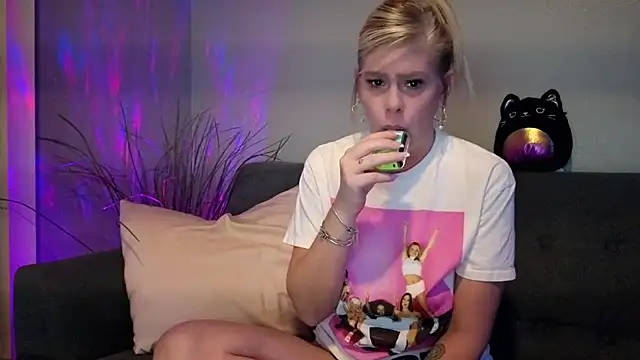 Snapshot of Lexi_Shocker chatting on 09/26/25, 05:55 Lexi Shocker online show from 09/26/25, 05:55