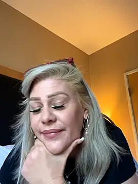 Snapshot of Lexi_Shocker chatting on 10/16/25, 04:30 Lexi Shocker online show from 10/16/25, 04:30