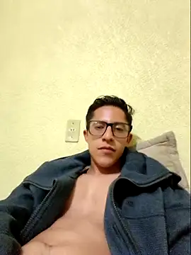 Snapshot of KevinCrz chatting on 10/17/25, 11:40 KevinCrz online show from 10/17/25, 11:40