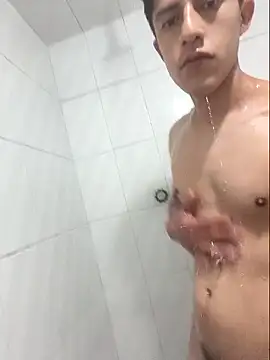 Snapshot of KevinCrz chatting on 10/23/25, 06:13 KevinCrz online show from 10/23/25, 06:13