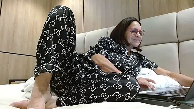 Snapshot of martha_mature chatting on 01/03/25, 03:27 martha mature online show from 01/03/25, 03:27