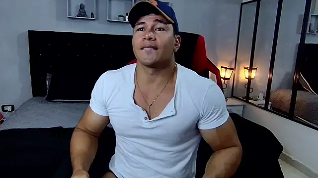 Snapshot of tyler_hank01 chatting on 01/26/25, 11:08 tyler hank01 online show from 01/26/25, 11:08