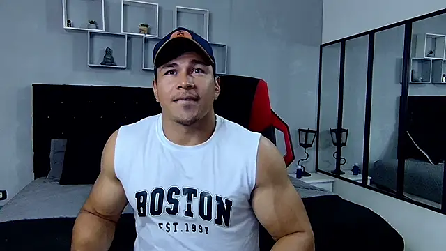 Snapshot of tyler_hank01 chatting on 02/01/25, 01:02 tyler hank01 online show from 02/01/25, 01:02