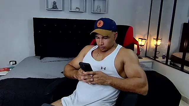 Snapshot of tyler_hank01 chatting on 02/03/25, 05:24 tyler hank01 online show from 02/03/25, 05:24