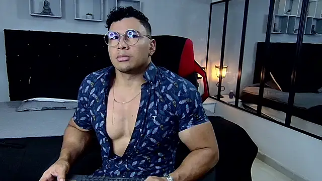 Snapshot of tyler_hank01 chatting on 02/05/25, 01:47 tyler hank01 online show from 02/05/25, 01:47