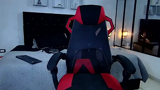 Snapshot of tyler_hank01 chatting on 03/13/25, 04:45 tyler hank01 online show from 03/13/25, 04:45