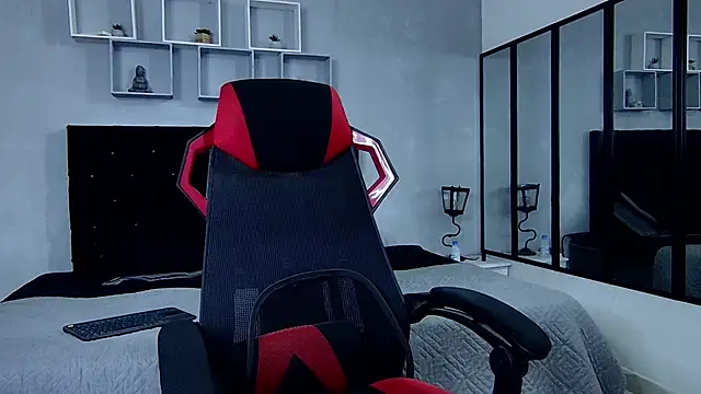 Snapshot of tyler_hank01 chatting on 03/13/25, 08:43 tyler hank01 online show from 03/13/25, 08:43