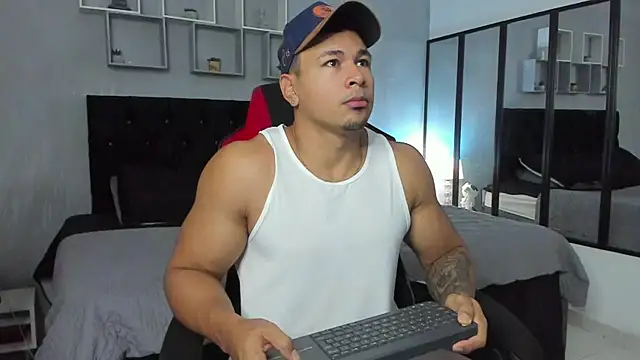 Snapshot of tyler_hank01 chatting on 10/11/25, 11:53 tyler hank01 online show from 10/11/25, 11:53