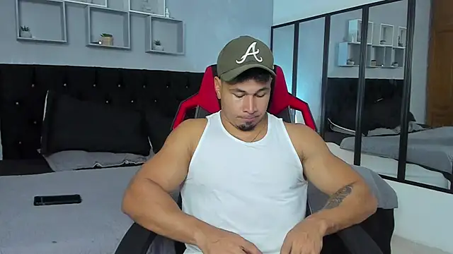 Snapshot of tyler_hank01 chatting on 10/30/25, 06:19 tyler hank01 online show from 10/30/25, 06:19