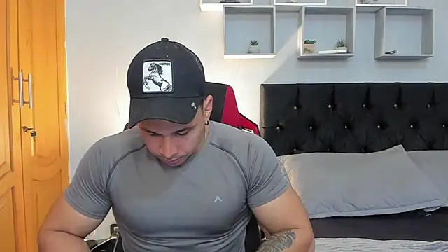 tyler hank01 online show from 04/13/26, 12:38