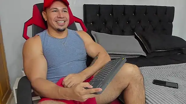 Snapshot of tyler_hank01 chatting on 07/17/26, 08:35 tyler hank01 online show from 07/17/26, 08:35