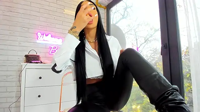 Britney Charm  online show from 11/07/25, 07:08