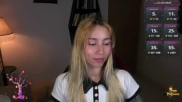 Saucy Jenn online show from 10/30/25, 05:09